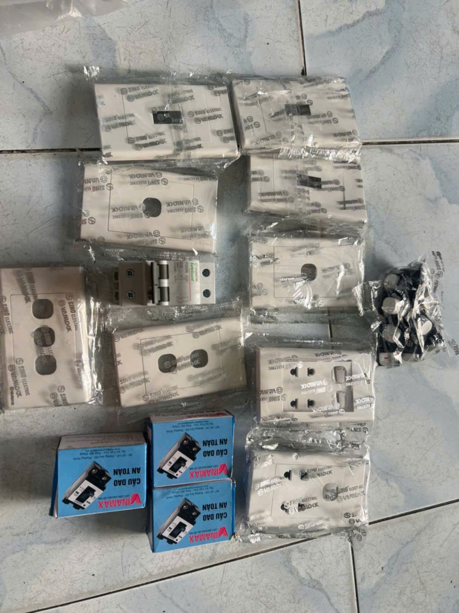 Nhận mua thanh lý thiết bị điện ổ cắm tại tphcm